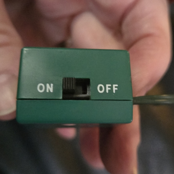 Mr Christmas vintage paper roll music box player 10"x6"x8" plays several songs - Picture 10 of 11